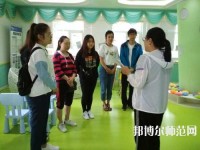 蘭州2020年中專幼師學(xué)?？梢钥即髮? /><b>蘭州2020年中專幼師學(xué)校可以考大專嗎</b><span>2020-02-11 17:00</span><p>對于中專幼師學(xué)校怎么考大專這個問題，相信選擇幼師專業(yè)的小伙伴們都是想拿到一個更高的文憑，這樣也是非常有利于以后的就業(yè)，以</p></a></li>
            <li><a href=