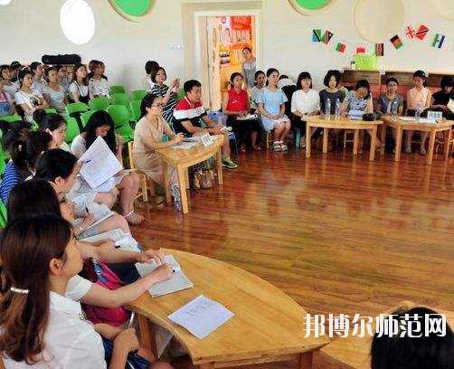 十堰2020年中專幼師學(xué)?？梢钥即髮? width=